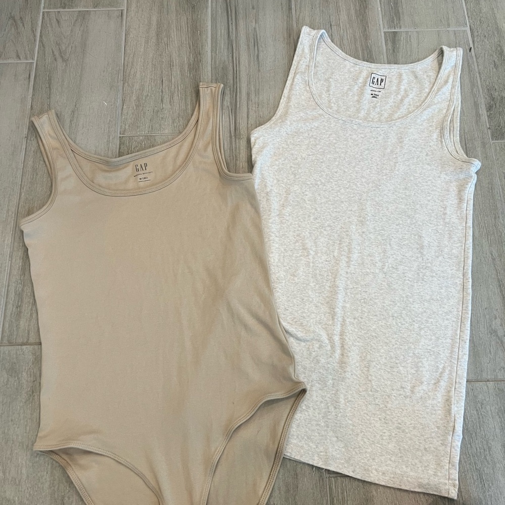 Gap Tall sz MED tops in good condition